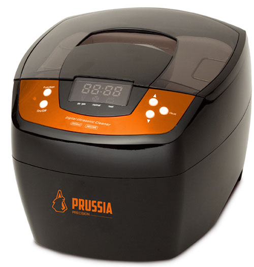 Il pulitore ad ultrasuoni Feldklinge 1 di PRUSSIA PRECISION offre una pulizia profonda e rapida per cartucce e parti, ideale per appassionati di armi.